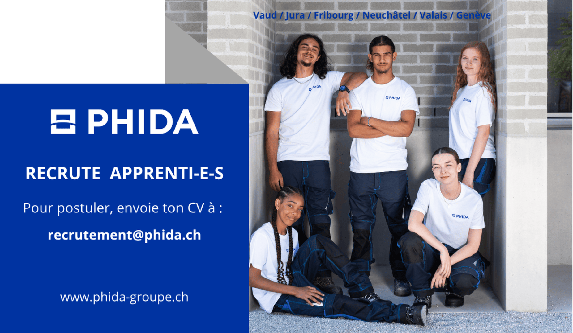 Cinq jeunes adultes portant des uniformes PHIDA posent et sourient ensemble contre un mur de briques. Le texte invite à postuler pour des apprentissages dans plusieurs régions de Suisse, en fournissant une adresse électronique et un site web pour l'envoi de CV.